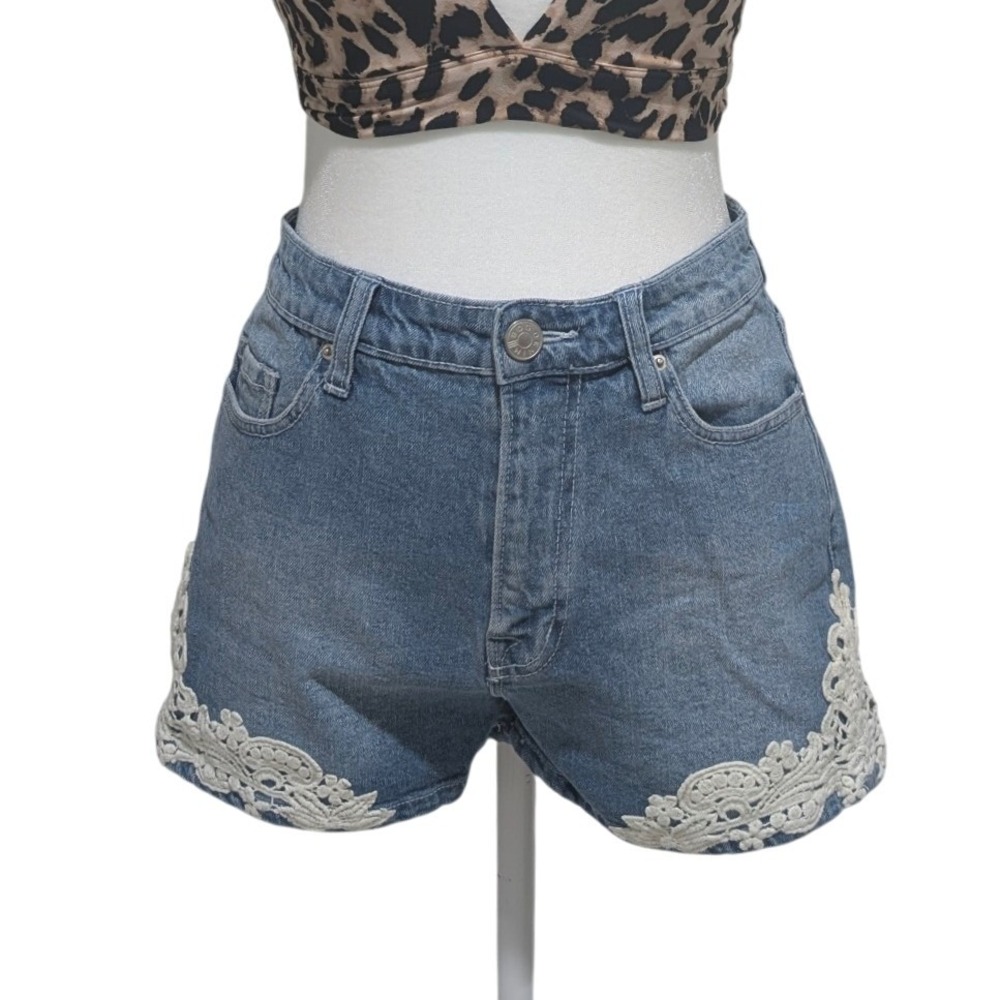 High Rise Erin Denim Shorts Jorts Medium Wash Lace Crochet Applique Size 27W BDG
